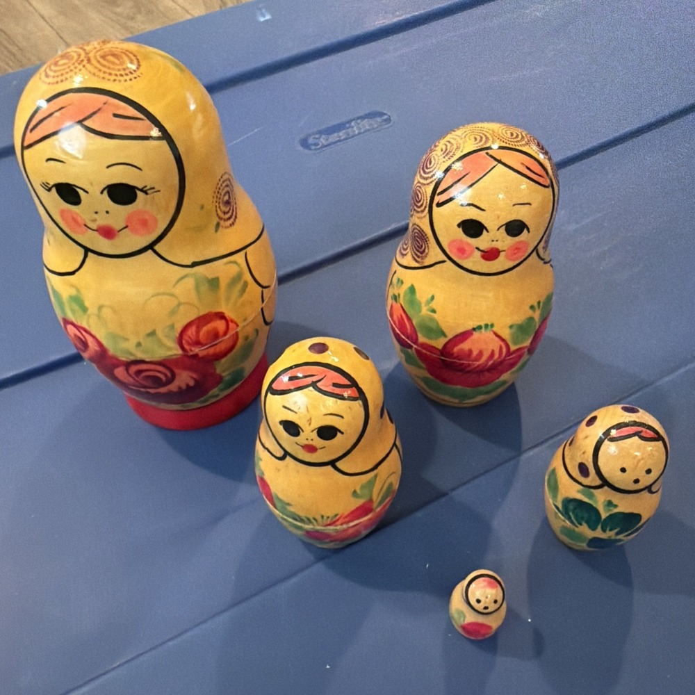 USSR Matryoshka‎ Russian Nesting Dolls 5 pc. Set Hand Painted Wooden Vintage